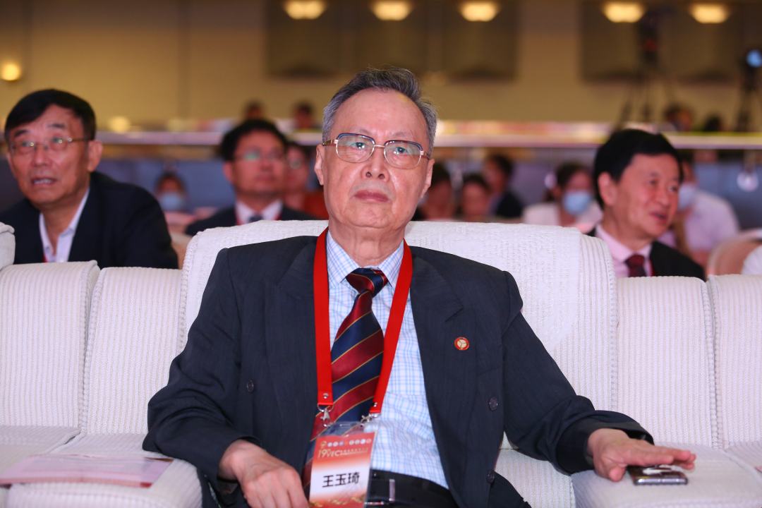 我院名誉院长杨博华受邀出席“协和血管医学大会暨中国血管和腔内血管论坛”(图9) 我院名誉院长杨博华受邀出席“协和血管医学大会暨中国血管和腔内血管论坛”(图9)